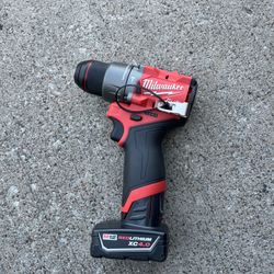 Milwaukee 3404-20 is the M12 FUEL 1/2-Inch Hammer Drill/Driver (Generation 3, W/ battery , like new , 