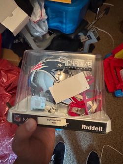 Sony Michel signer helmet