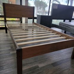 ✅️✅️ twin size bed with paneled headboard ✅️✅️✅️