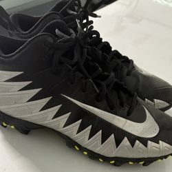 Cleats Size 9W
