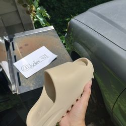 Yeezy Slide Bone