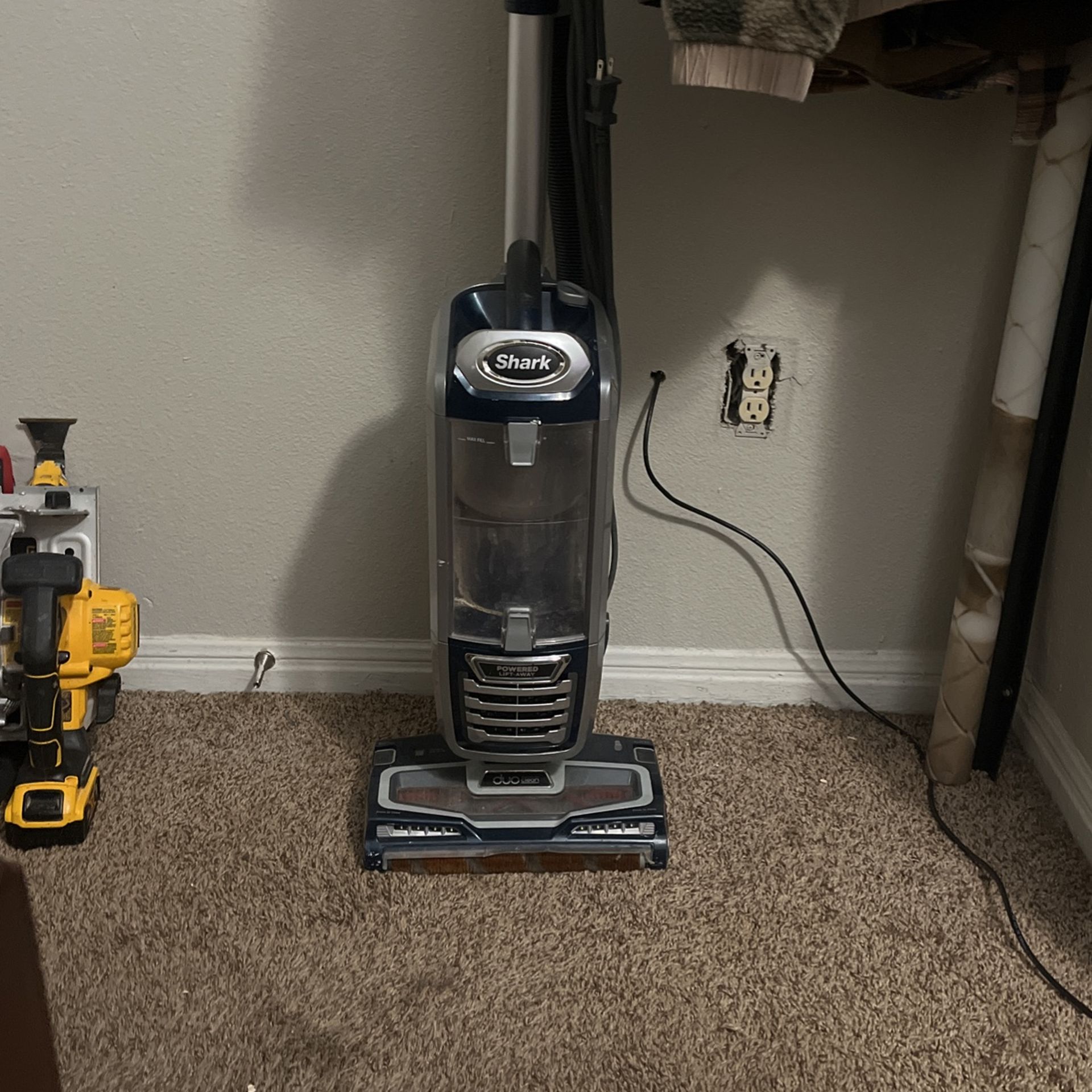 Vacuum Cleaner Shark Duo