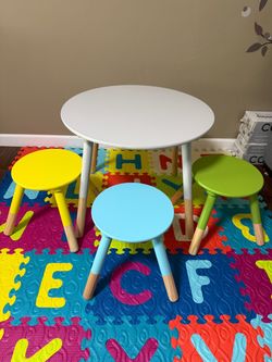 Toddler table with stools