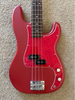 Fender Squier Precision Bass w/gigbag!