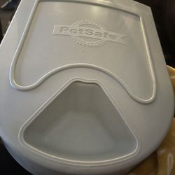 Pet owl Feeder
