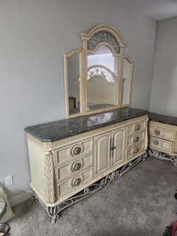 Queen Ornate Bedroom Set