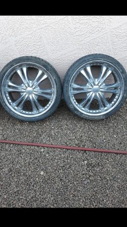 Vendo 2 rines con 2 llantas solo son dos 245x35x20 son 5 oyos universales $ 80