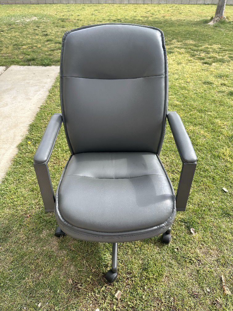 New Thomasville Office Chair