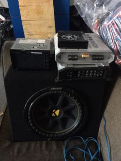 2 kickers woofers with 2 amps