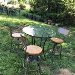 Adjustable And Rotatable Bar Stools With Glass Table