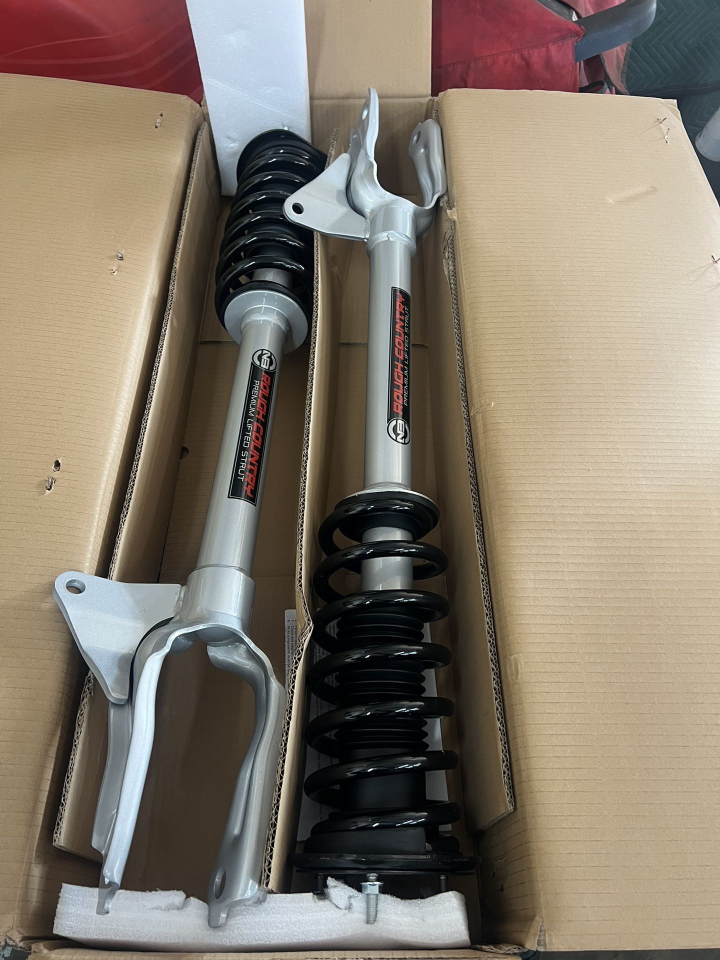 Rough Country 2.5β Leveling Strut 2015-2022 Jeep Grand Cherokee