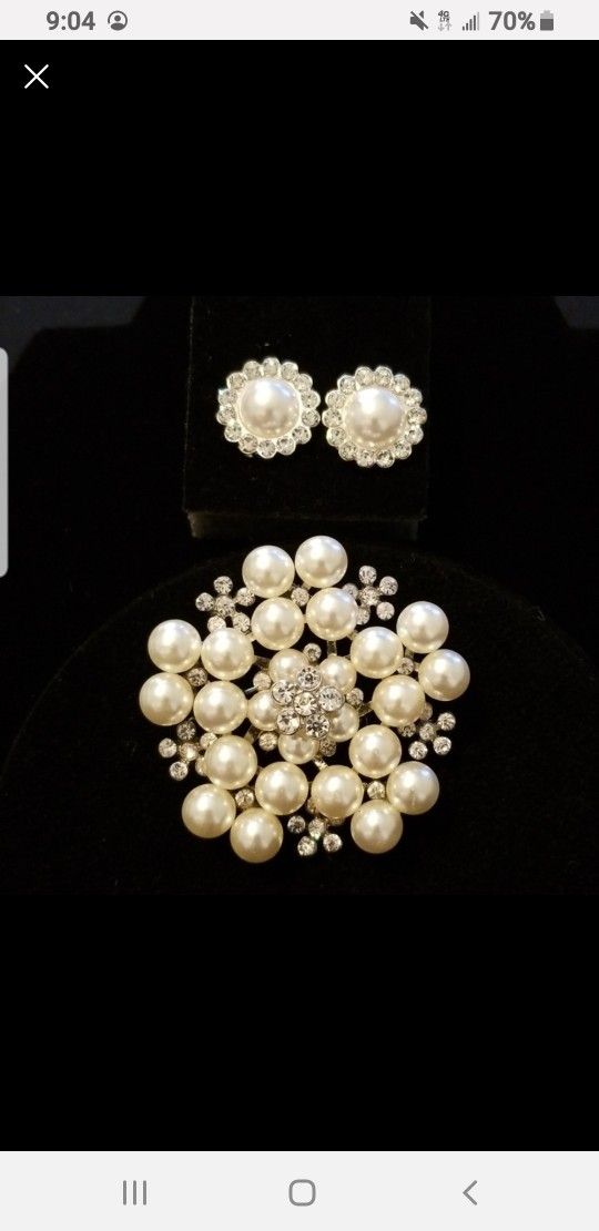 Faux Pearl's Of Brooch And Earrings