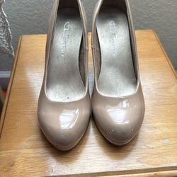 Women’s Round Toe Heel Pumps - Nude