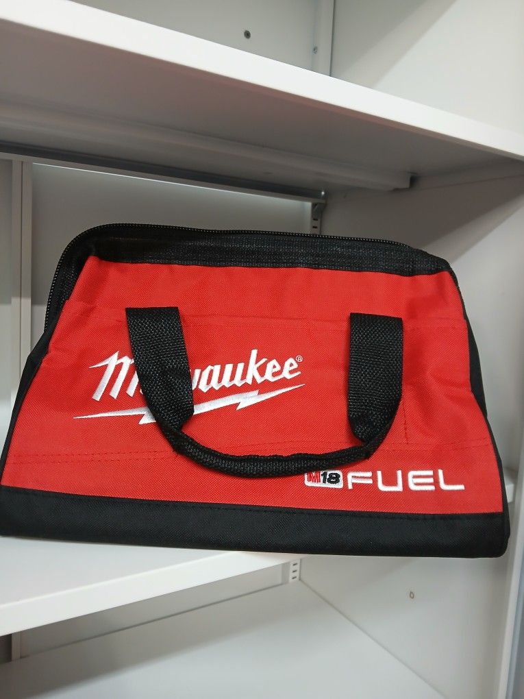 Milwaukee New Bags Medium M18