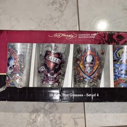 Ed Hardy 16 fl. oz. Pint Glasses (Set of 4)