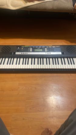 Yamaha keyboard/piano
