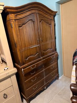 Large Vintage/Traditional Wood Armoire Dresser