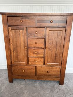 Stunning wood dresser chest or gentleman’s chest