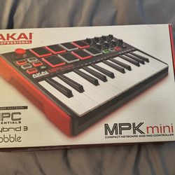 Mpk Mini Keyboard and Pad Controller 