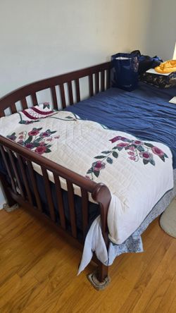 Mahogany Trundle Bed
