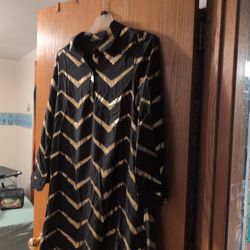 XL Womens Long Black With Gold Patterned Collared Shirt