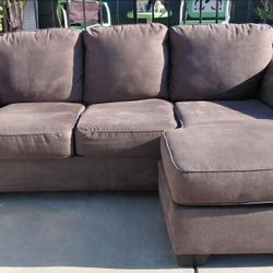 Sectional couch with lounge and pull out bed