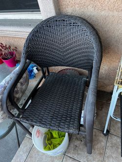 2 Outdoor Seating Chairs🔥