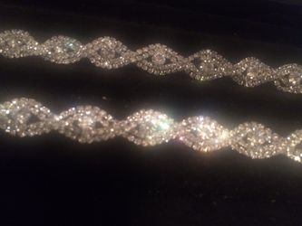 ELEGANT DELUX AUSTRALIAN CRYSTAL BRACELET WITH INFINITY RHINESTONES.