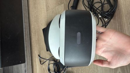 ps4 vr lightly used comes with hdmi chord