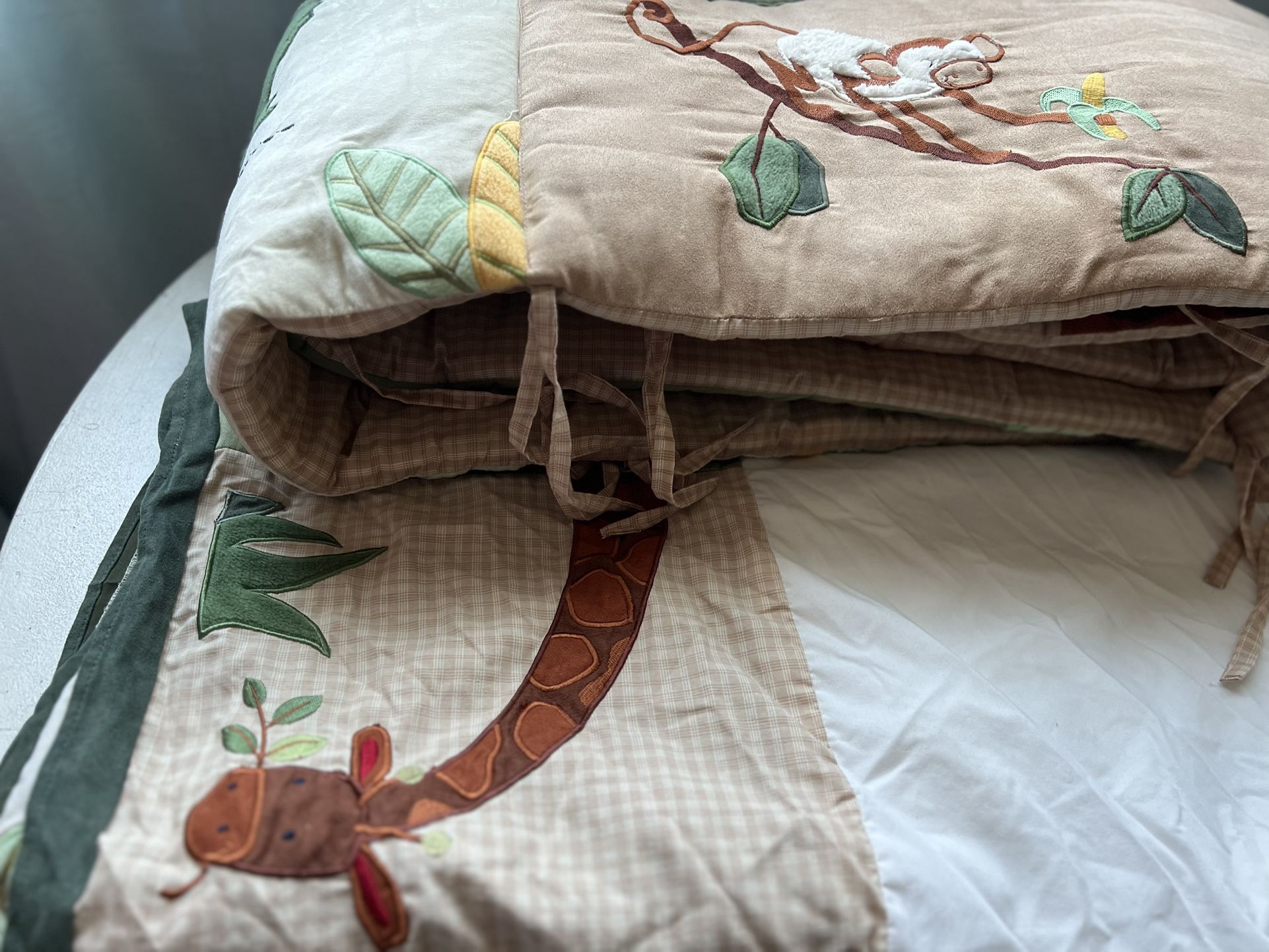 Safari themed baby sheet and crib bumper