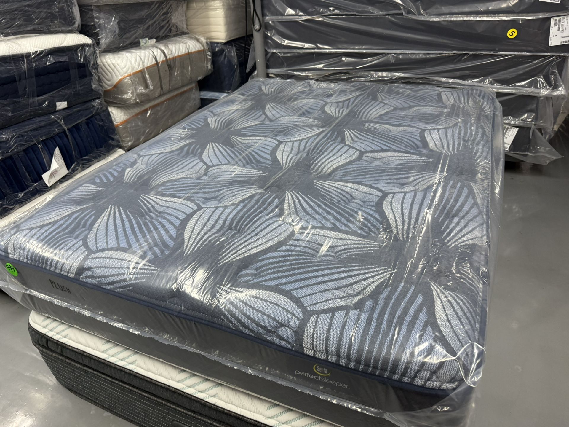 QUEEN SIZE SERTA PERFECT SLEEPER (PLUSH) MATTRESS & BOX SPRING BED SET