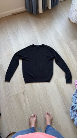 Black Men’s V-neck Sweater
