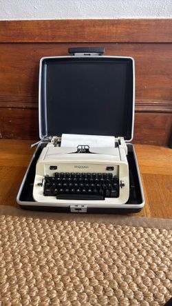 Vintage Royal Typewriter 890