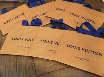 BRAND NEW LOUIS VUITTON AND GUCCI SHOPPING BAGS AND BOXES for Sale