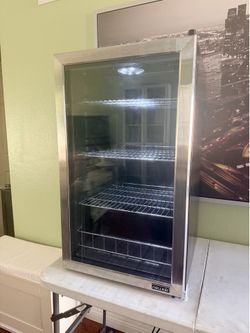 NewAir Beverage Refrigerator / Drink Cooler