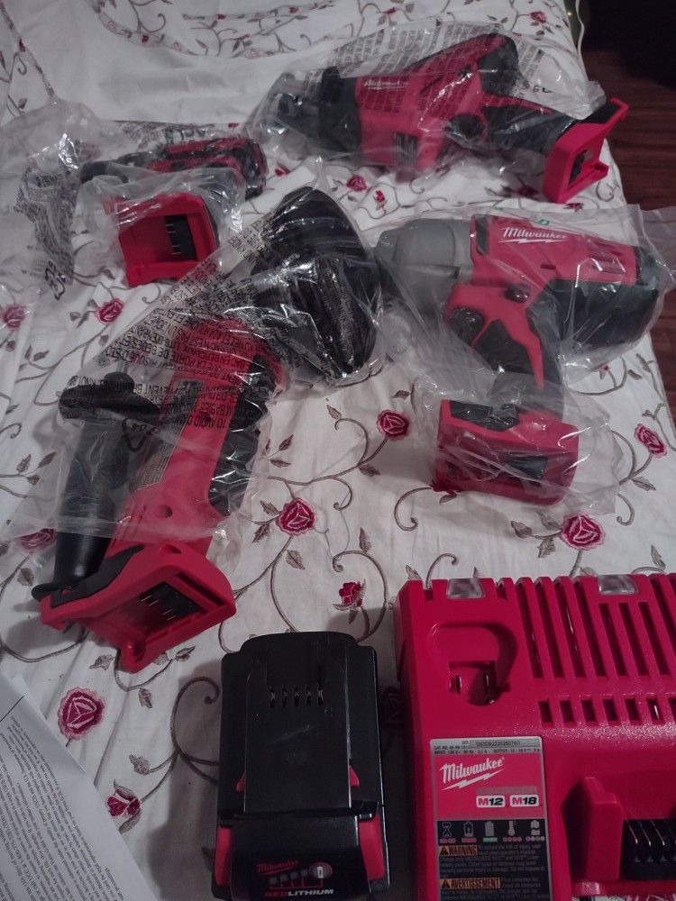 Set Tools Milwoky Never Used Impact Gun