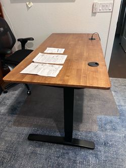 Uplift adjustment standing desk 30”x 60”with desk chair