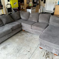 Staton Couch 100$ OBO