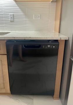 Like New. Fully Working. 24 in. Built-In Tall Tub Front Control Black Dishwasher 60 dBA, ENERGY STAR