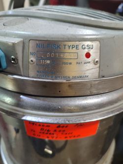 Vacuum cleaner for cleaning oil burner and furnaces