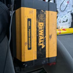 Dewalt 1000watt Power Inverter 