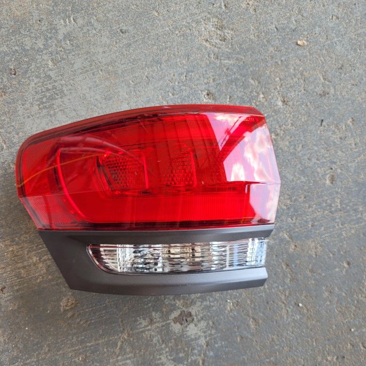 2014-2021 Jeep Grand Cherokee Left Tail Light