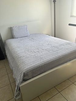 Full size bed with mattress