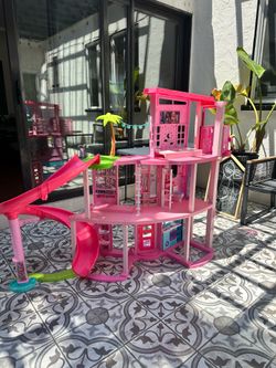 Barbie doll house