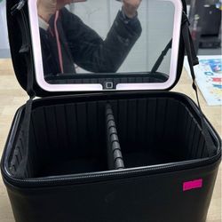 Lighted Train Case Black With LED Mirror