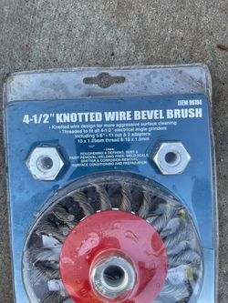 Knotted Wire Bevel Brush