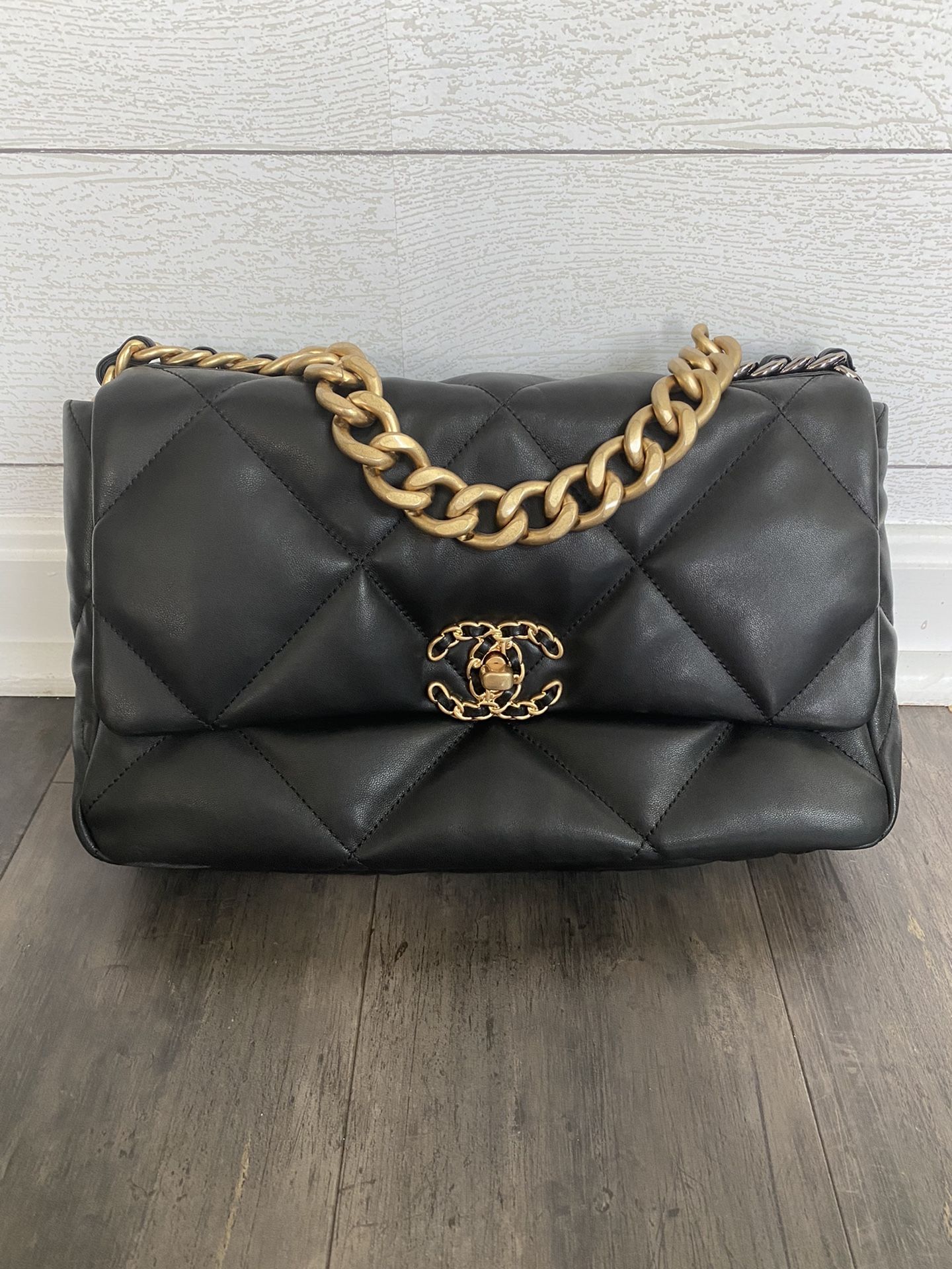 Gabrielle leather crossbody bag Chanel Black in Leather - 32763039