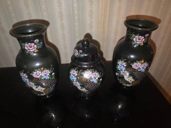 Vintage Japanese Imari Porcelain Decorative Vases and Jar