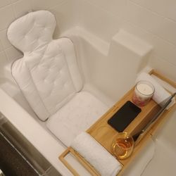 🛁 Bath Spa Set – Full Body Tub Cushion + Bamboo Tray (Bundle Deal!)