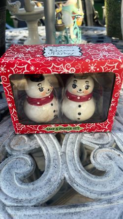 New In Box Salt And Pepper Shakers Snowman 